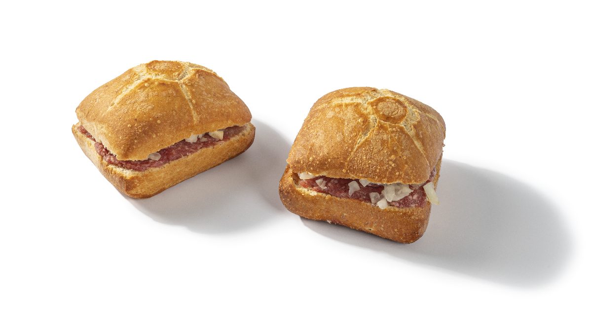 WEB_ganzes-Broetchen-Mett_Stimmung_1200x675.jpg